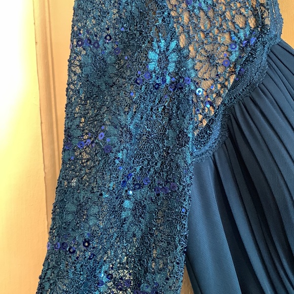 Petite Alex Evenings, blue, formal dress size 4P. - Picture 5 of 14